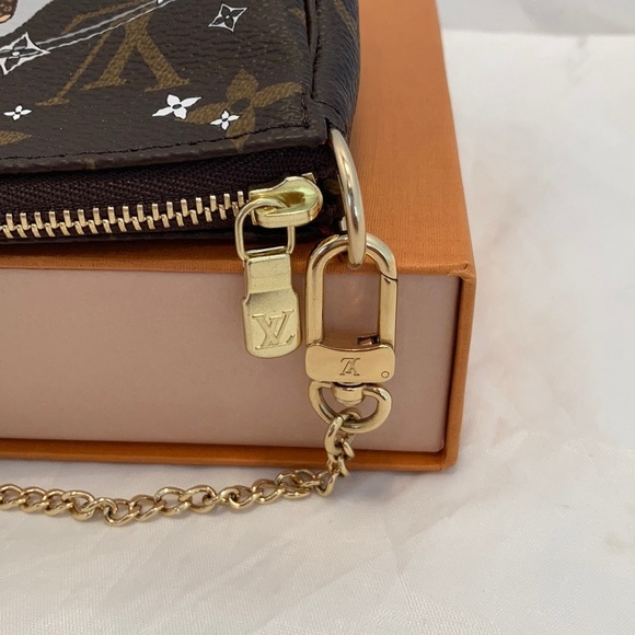 LOUIS Vuitton Christmas 2020 mini pochette access - Picture 9 of 13